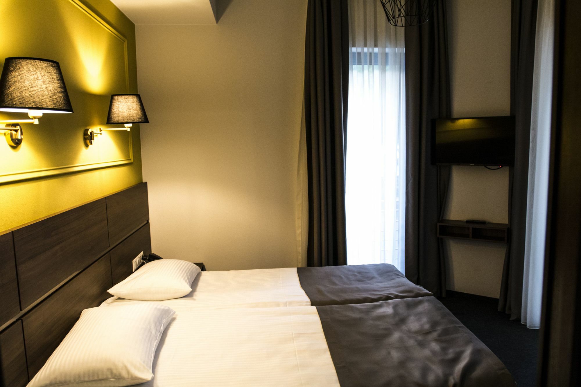 Garnet Hotel 4*